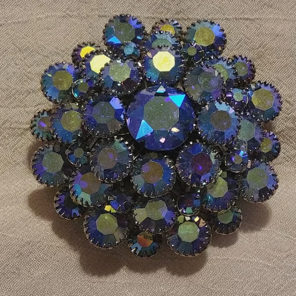 Stunning blue/clear stacked rhinestone brooch